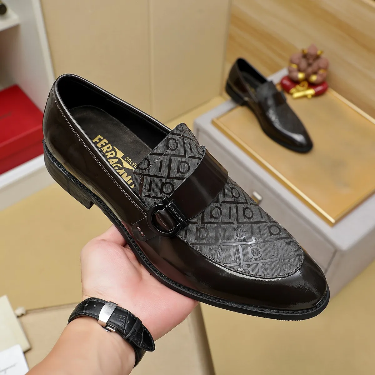 Men's shoes 💰460 Ferragamo [Ferragamo] top imported suit men's shoes 💯Original copy of the official website, product materials: selected imported embossed calfskin + luxury hardware buckle accessories ~ imported water-dyed cow 🐂 leather lining. Strong three-dimensional visual effect, original combination outsole, multiple colors available😘 Size: 39-44 (38.45.46. Customized)